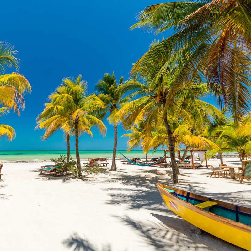 Zona de beach club en Chiquila