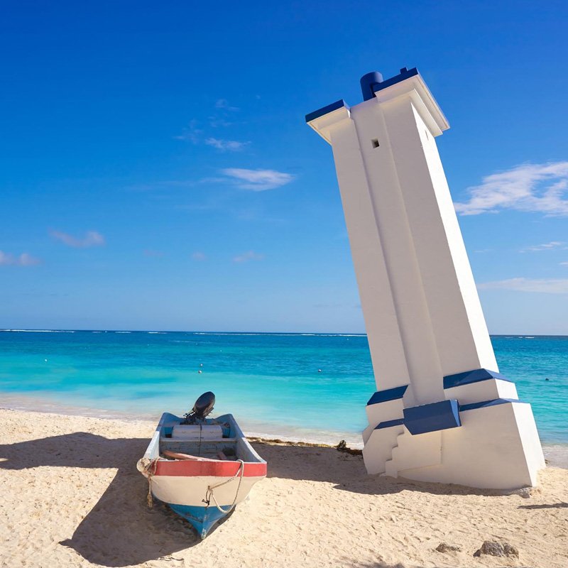 Faro inclinado de Puerto Morelos